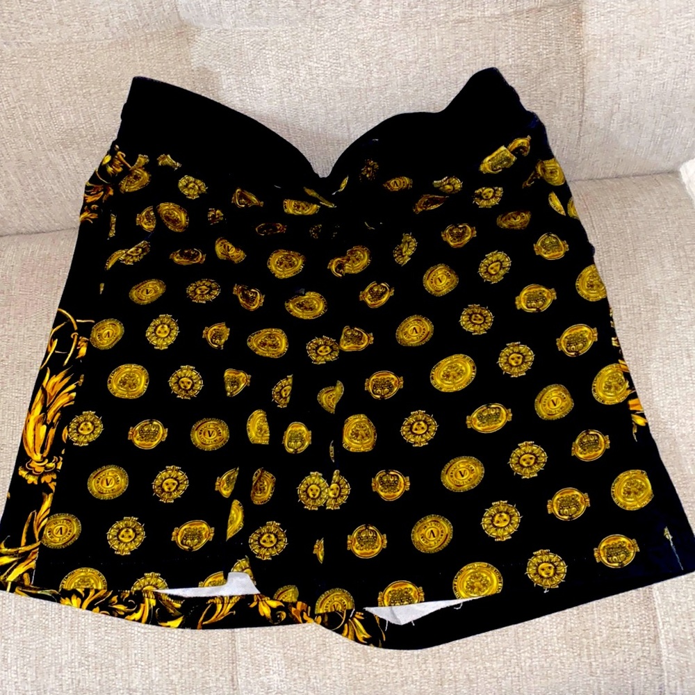 New Versace Jeans Couture men’s XL knee shorts with drawstring black and gold